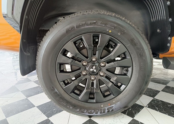 Used 7
                    MITSUBISHI
                     for Sale Image