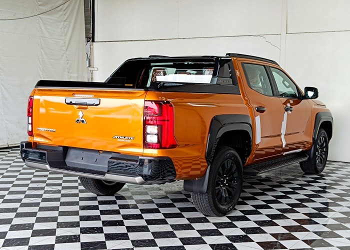 Used 7
                    MITSUBISHI
                     for Sale Image