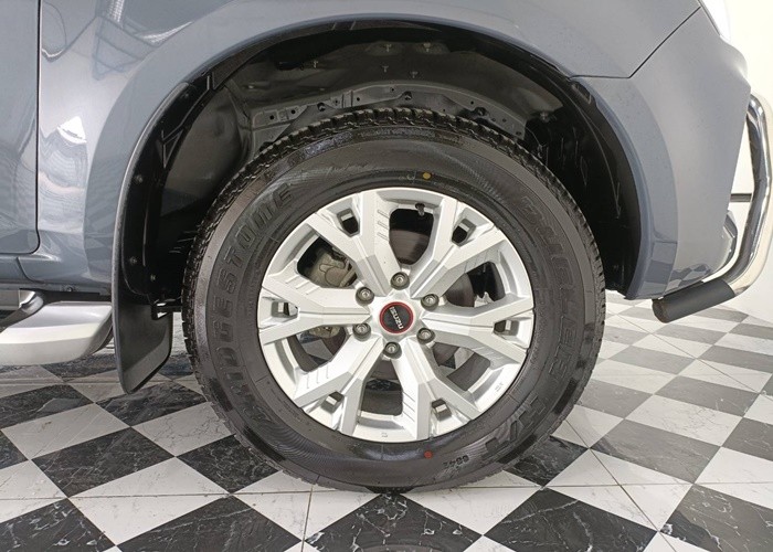 Used 7
                    ISUZU
                     for Sale Image