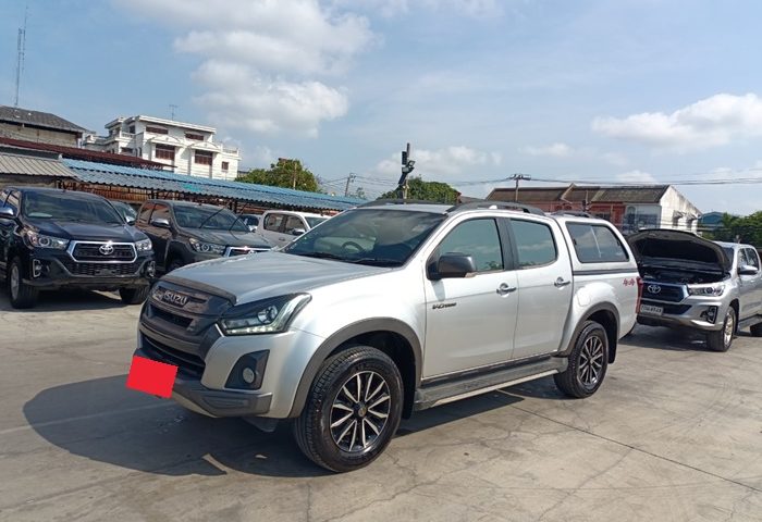 ISUZU 4WD 2018 3.0 AT DOUBLE CAB SILVER  500
